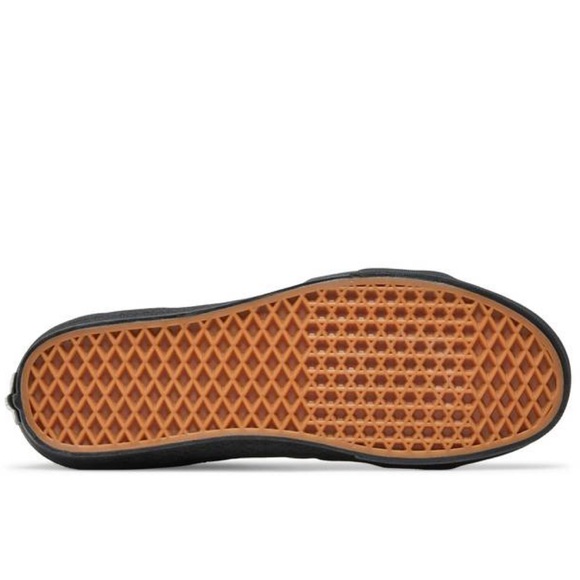 Vans Men’s Sk8-Hi
Raven Skull Black/Black
VN000TS9BKA
Sneakers - Picture 3 of 16